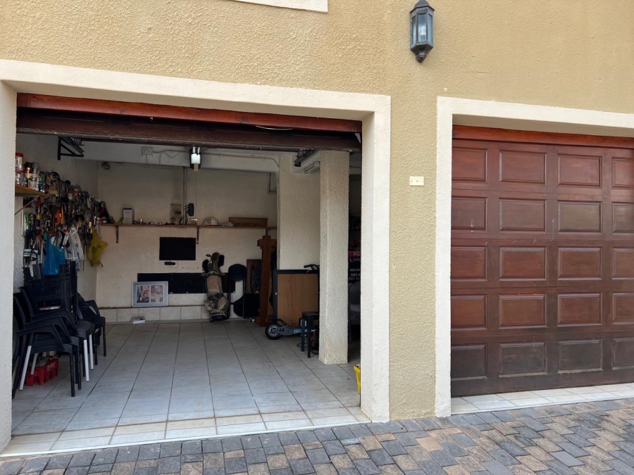 6 Bedroom Property for Sale in Cashan North West